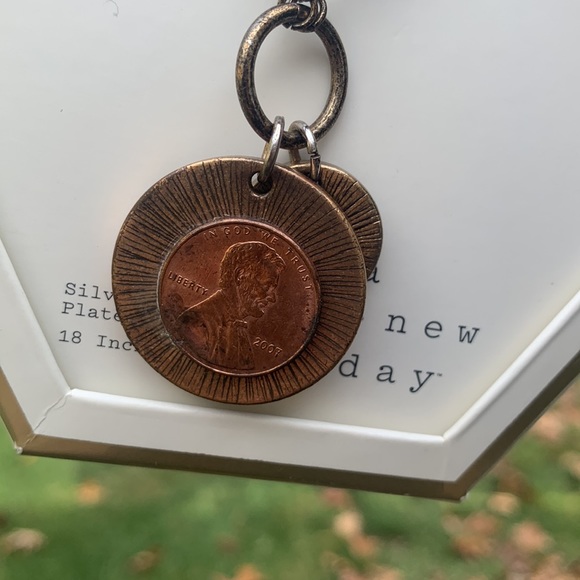 🗝️ Trust + Honest Necklace 🗝️ - Picture 4 of 5